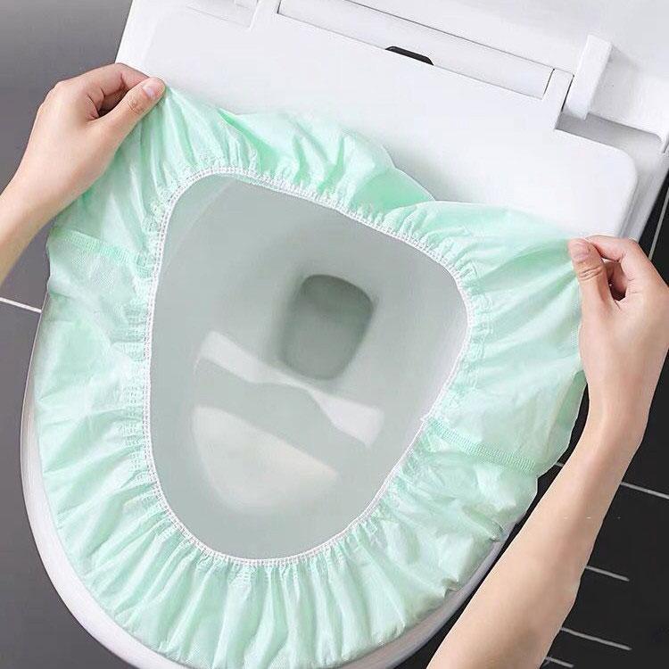 ■ 品名:使い捨て型便座カバー ■ 素材:PE+不織布 ■ カラー: 全3色 ■ サイズ:14*137cm ■ 生産地:中国 treflestoreの検索キーワード： 便座シート 使い捨て ずれない 抗菌便座シート 防災グッズ 必要なもの まとめ割 旅行 トイレ 便座 掃除らくらく トイレ 便器 汚れ防止シート 清潔 介護 便座カバー 便座シート トイレシートカバー トイレパッド トラベル 携帯用 外出 旅行 出張 防水 防塵 便利 抗菌防臭 抗菌加工 清潔 携帯 携帯用 持ち運び トイレ用品 感染予防 メーカー希望小売価格はメーカーサイトに基づいて掲載しています