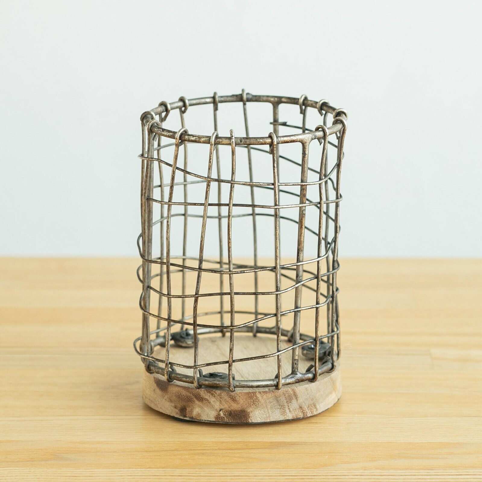 ラフなワイヤー編みが可愛いペンホルダー<アンティークラウンドペンホルダー/ienowa> 生活雑貨 ステーショナリー クラフト ペンスタンド 卓上収納