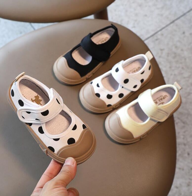 子供靴 上履き キッズ うわばき 女の子 上靴 室内シューズ かわいい ズック バレエシューズ キャンバスシューズ 靴 おしゃれ デザイン 入学 入園 軽い 通学 小学生 マジックテープ 無地 幼稚園 保育園 保育所 低学年 ブラック ホワイト13cm~18.4cmのサムネイル