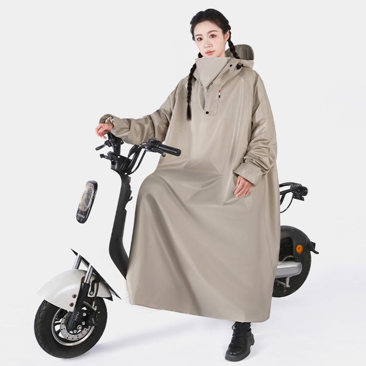 ハイセンス オンラインショップのレディース 雨の日 カッパ ポンチョ 雨具 メンズ 自転車 リュック対応 8色展開！ヘルメットに対応！レインコート 8色展開！ヘルメットに対応！レインコート レインウエア カッパ 自転車用レインポンチョ 自転車レインコート ロング丈 膝が濡れない クリア視野 軽量 防水｜アングル2