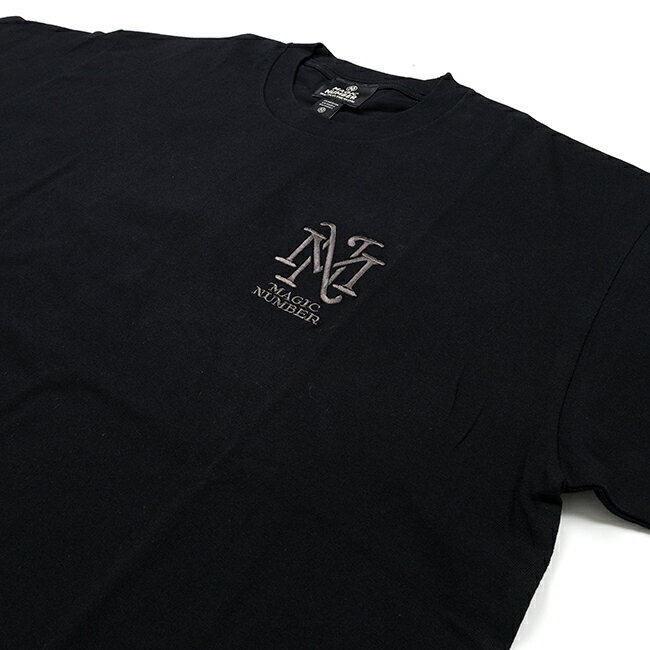 ●MAGICNUMBER マジックナンバー EMBLEM T-SHIRT エンブレムTシャツ 25SS-MN012 【 半袖 トップス Tシャツ 綿100％ 抗菌防臭 制菌 抗ウイルス アウトドア キャンプ 】【メール便・代引不可】