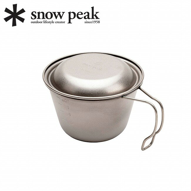 メーカー希望小売価格はメーカーカタログに基づいて掲載していますSpec ブランド名 Snow Peak スノーピーク 商品名 深型チタンシェラカップ 蓋付き メーカー型番 E-314R サイズ φ109×77mm(取手除く、蓋付き)※メーカーサイズ参照 カラー 詳細 &nbsp; 蓋付きの深型チタンシェラカップ。蓋は小皿としても活用可能。チタンシェラカップの深さと容量をアレンジし、スープなどの汁物に適した使用にアップデート。スプーンで具材をすくいやすい丸みのある形状にし、カップの内側には、お米を測れる目盛も付いており、本体底面には、自社工場で製造していることを示す刻印を施しています。付属の蓋は、灰やゴミの浸入を防げるほか、反転させ、小皿としても使うことができ、蓋と本体はそれぞれ重ねて、何個でも持ち運ぶことができます。痒いところに手が届く蓋付きの深型チタンシェラカップです。※旧品番(E-314)と新品番(E-314R)でロゴ刻印の仕様が異なります。----------------------------------【容量】360ml【重量】65g【素材】チタニウム ------------------------------------------------------------ ※モニタやPC環境等により実物と多少色合いが異なって見える場合もございます。 ※外箱がある商品につきましては生産、運搬の過程上、商品の箱(外箱)に多少の汚れや、破れ等が生じる場合がございます。 予めご了承の上お買い求め頂きます様、よろしくお願いいたします。 ※パターン生地を使用している商品によってはパターン位置に個体差がございます。予めご了承下さい。 ※一部商品画像にメーカー提供画像を使用している商品もございますので、仕様が予告なく変更される場合がございます。 ※複数のショッピングモールで同時販売しておりますので、在庫切れになってしまう場合がございます。 厳重に注意し在庫システムで管理を行っておりますが、お買い上げいただいた商品が品切れになってしまう場合がございます。 また、人気商品に関しましても複数のお客様が一度に購入を行い、在庫の反映が間に合わずご購入できてしまう場合がございます。 その際はお客様には必ずご連絡をさせていただきますが、万が一入荷予定がない場合はキャンセルさせていただく場合がございます。 大変申し訳ございませんがあらかじめご了承ください。 ※メール便発送対象商品に関しましては、メール便規定料金にてお送りします。 ※ガス缶などをご使用いただく商品の場合、同メーカーのものをご使用いただくことを推奨しております。 製品不良などが起こった場合、保証対象外となる場合がございます。 ------------------------------------------------------------