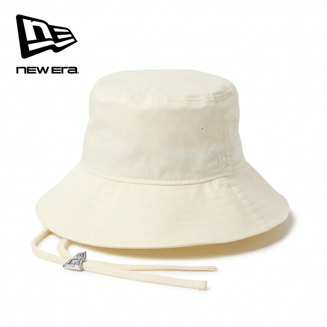 メーカー希望小売価格はメーカーカタログに基づいて掲載していますSpec ブランド名 NEWERA ニューエラ 商品名 バケット03 Jewelry コードストラップ クロームホワイト メーカー型番 14744747 サイズ 【頭周り】S/M：約57cmM/L：約59cmL/XL：約61cm※メーカーサイズ参照 カラー CHR 詳細 &nbsp; アクセサリー感覚で楽しめる、メタル&レジンのディテールが光るバケットハット。ドローコードアジャスターを採用し、フィット感の調整が可能。アジャスター部分にはフラッグメタルパーツをあしらい、さりげないアクセントをプラス。レジンを流し込んだフラッグは、シェルのような光沢を放つブルー、グラファイト、ホワイトの3色を展開。角度によって表情が変化するディテールが、春夏の軽装スタイルにアクセサリー感覚で映えるデザイン。コットン素材を使用し、ナチュラルな風合いと快適な被り心地を両立します。バケツをひっくり返したようなシルエットが特徴のバケットハット。ブリム(つば)が下向きに付いています。Bucket03はブリムの長さがBucket01やBucket02よりも長いので、日光の遮蔽効果に優れています。----------------------------------【素材】綿 ------------------------------------------------------------ ※モニタやPC環境等により実物と多少色合いが異なって見える場合もございます。 ※外箱がある商品につきましては生産、運搬の過程上、商品の箱(外箱)に多少の汚れや、破れ等が生じる場合がございます。 予めご了承の上お買い求め頂きます様、よろしくお願いいたします。 ※パターン生地を使用している商品によってはパターン位置に個体差がございます。予めご了承下さい。 ※一部商品画像にメーカー提供画像を使用している商品もございますので、仕様が予告なく変更される場合がございます。 ※複数のショッピングモールで同時販売しておりますので、在庫切れになってしまう場合がございます。 厳重に注意し在庫システムで管理を行っておりますが、お買い上げいただいた商品が品切れになってしまう場合がございます。 また、人気商品に関しましても複数のお客様が一度に購入を行い、在庫の反映が間に合わずご購入できてしまう場合がございます。 その際はお客様には必ずご連絡をさせていただきますが、万が一入荷予定がない場合はキャンセルさせていただく場合がございます。 大変申し訳ございませんがあらかじめご了承ください。 ※メール便発送対象商品に関しましては、メール便規定料金にてお送りします。 ※ガス缶などをご使用いただく商品の場合、同メーカーのものをご使用いただくことを推奨しております。 製品不良などが起こった場合、保証対象外となる場合がございます。 ------------------------------------------------------------