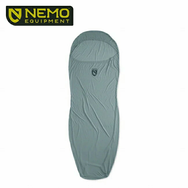 メーカー希望小売価格はメーカーカタログに基づいて掲載していますSpec ブランド名 NEMO Equipment ニーモ・イクイップメント 商品名 Tracer トレーサー メーカー型番 NEM420-010026-BLU000 サイズ 収納サイズ：16.5×8×8cm※メーカーサイズ参照 カラー 詳細 &nbsp; シュラフの寿命と暖かさを向上させる、エコ設計のスリーピングバッグライナーお気に入りのシュラフをより長く愛用したい、あるいは対応温度域を少し広げたいと考えているなら、トレーサーがその答えです。NEMO独自のスプーンシェイプの輪郭に合わせたパターンを採用し、横向き寝や寝返りの際にも快適な寝心地を実現。ジッパーなどの金具を使用しない「ハードウェアフリー」設計で、素材にはTHERMOLITE(サーモライト)EcoMadeファブリックを使用しています。この素材は100%リサイクル糸で織られた中空繊維で、熱を効率よく蓄え、重量対比で比類なき保温性を発揮します。また、トレーサーにはFUZE(フューズ)テクノロジーが施されています。これは非イオン銀を利用してバクテリアの繁殖を抑え、臭いを防ぐ、化学薬品を使用しない永続的な技術です。これによりシュラフを清潔に保てるため、洗濯の回数を減らし、結果として寝袋自体の品質とパフォーマンスを長く維持することができます。※副次的なメリットとして、洗濯回数が減ることで、排水へのマイクロプラスチックの流出も抑制できます。シュラフのブースト用としてだけでなく、単体でも軽量で快適に使用できるため、暑い時期のキャンプや山小屋、海外旅行での簡易的なスリープシステムとしても最適です。さらに、本製品は単一の素材から製造されるEndless Promise(エンドレス・プロミス)対象製品です。製品寿命を終えた後は完全にリサイクルが可能です。【主な特徴】・スプーンシェイプ：横向き寝に対応するスプーンシェイプ。　あらゆるシュラフと組み合わせて使用可能です。・THERMOLITE EcoMadeファブリック：中空繊維で織り上げられたこの素材は、軽量ながら圧倒的な蓄熱・保温性を誇ります。 ・FUZE テクノロジー：非イオン銀の力で菌の増殖を抑制し、嫌な臭いを防ぎます。・Endless Promiseプログラム：NEMOは生産から廃棄まで全責任を負います。　埋立地にゴミを出さないよう、完全にリサイクル可能な設計を行っています。・メンテナンスの軽減：ライナーを使用することで寝袋の洗濯回数を減らし、水やエネルギーの節約、ゴミの削減、マイクロプラスチック流出の防止に貢献します。・ソフトで快適な肌触り：100%リサイクル素材でbluesign認証済み。　金具類を一切使用していないため、柔らかく心地よい眠りを提供します。・汎用性の高さ：シュラフと併用すれば対応温度域を広げ、単体で使用すれば夏用の超軽量スリープシステムとして活躍します。・便利な収納：ドローコードと持ち手付きの、整理しやすいスタッフサックに収まります。----------------------------------【就寝人数】1人【重量】230g【素材】サーモライト エコメイド(ポリエステル)100% PCRFUZE抗菌加工 ------------------------------------------------------------ ※モニタやPC環境等により実物と多少色合いが異なって見える場合もございます。 ※外箱がある商品につきましては生産、運搬の過程上、商品の箱(外箱)に多少の汚れや、破れ等が生じる場合がございます。 予めご了承の上お買い求め頂きます様、よろしくお願いいたします。 ※パターン生地を使用している商品によってはパターン位置に個体差がございます。予めご了承下さい。 ※一部商品画像にメーカー提供画像を使用している商品もございますので、仕様が予告なく変更される場合がございます。 ※複数のショッピングモールで同時販売しておりますので、在庫切れになってしまう場合がございます。 厳重に注意し在庫システムで管理を行っておりますが、お買い上げいただいた商品が品切れになってしまう場合がございます。 また、人気商品に関しましても複数のお客様が一度に購入を行い、在庫の反映が間に合わずご購入できてしまう場合がございます。 その際はお客様には必ずご連絡をさせていただきますが、万が一入荷予定がない場合はキャンセルさせていただく場合がございます。 大変申し訳ございませんがあらかじめご了承ください。 ※メール便発送対象商品に関しましては、メール便規定料金にてお送りします。 ※ガス缶などをご使用いただく商品の場合、同メーカーのものをご使用いただくことを推奨しております。 製品不良などが起こった場合、保証対象外となる場合がございます。 ------------------------------------------------------------