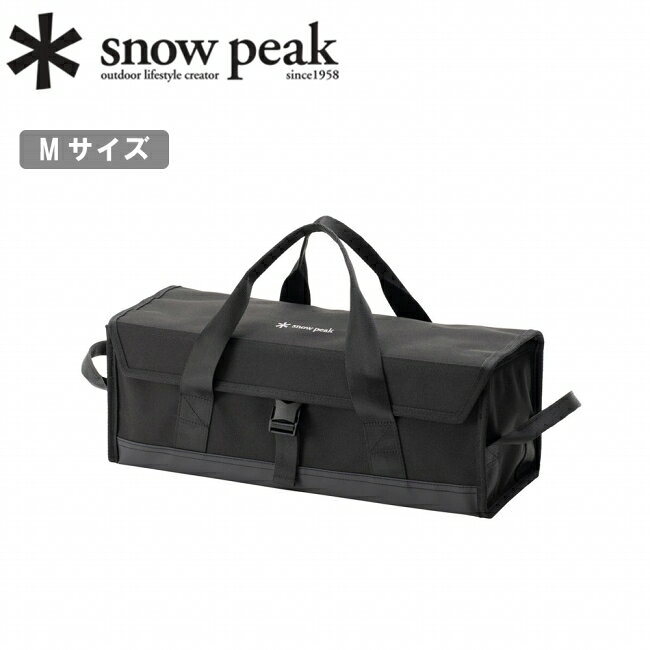 メーカー希望小売価格はメーカーカタログに基づいて掲載していますSpec ブランド名 Snow Peak スノーピーク 商品名 マルチコンテナM メーカー型番 UG-474 サイズ 435×160×155(h)mm※メーカーサイズ参照 カラー 詳細 &nbsp; 小物ギアの保管・携帯に適した収納コンテナ。汚れにくい底面とメッシュポケット付き。小物の整理や持ち運びに便利な定番の「マルチコンテナ」が、装いを新たに登場。S・M・Lの3サイズ展開や四角い形状はそのままに、細部をブラッシュアップさせ、これまで以上に実用性を高めています。本体の底面は汚れにくい仕様に変更し、内側のメッシュポケットにはジッパーをつけて、中に入れた小物が落ちにくいように改良しています。またハンドルは、より持ちやすい形状にアップデート。既存のフィールドギアとの相性を考慮して、カラーはブラックを採用しました。煩雑になりがちなギア類の整理収納に役立ちます。「マルチコンテナM」は、ガス缶などを整理するのに丁度よいサイズです。【仕切り用の板が付属】中に入れるものに合わせて、配置する位置や向きを自由に変えることができます。----------------------------------【重量】980g【素材】ポリエステル、ナイロン、ポリエチレン、ポリプロピレン、ポリアセタール【セット内容】本体、仕切り板 ------------------------------------------------------------ ※モニタやPC環境等により実物と多少色合いが異なって見える場合もございます。 ※外箱がある商品につきましては生産、運搬の過程上、商品の箱(外箱)に多少の汚れや、破れ等が生じる場合がございます。 予めご了承の上お買い求め頂きます様、よろしくお願いいたします。 ※パターン生地を使用している商品によってはパターン位置に個体差がございます。予めご了承下さい。 ※一部商品画像にメーカー提供画像を使用している商品もございますので、仕様が予告なく変更される場合がございます。 ※複数のショッピングモールで同時販売しておりますので、在庫切れになってしまう場合がございます。 厳重に注意し在庫システムで管理を行っておりますが、お買い上げいただいた商品が品切れになってしまう場合がございます。 また、人気商品に関しましても複数のお客様が一度に購入を行い、在庫の反映が間に合わずご購入できてしまう場合がございます。 その際はお客様には必ずご連絡をさせていただきますが、万が一入荷予定がない場合はキャンセルさせていただく場合がございます。 大変申し訳ございませんがあらかじめご了承ください。 ※メール便発送対象商品に関しましては、メール便規定料金にてお送りします。 ※ガス缶などをご使用いただく商品の場合、同メーカーのものをご使用いただくことを推奨しております。 製品不良などが起こった場合、保証対象外となる場合がございます。 ------------------------------------------------------------