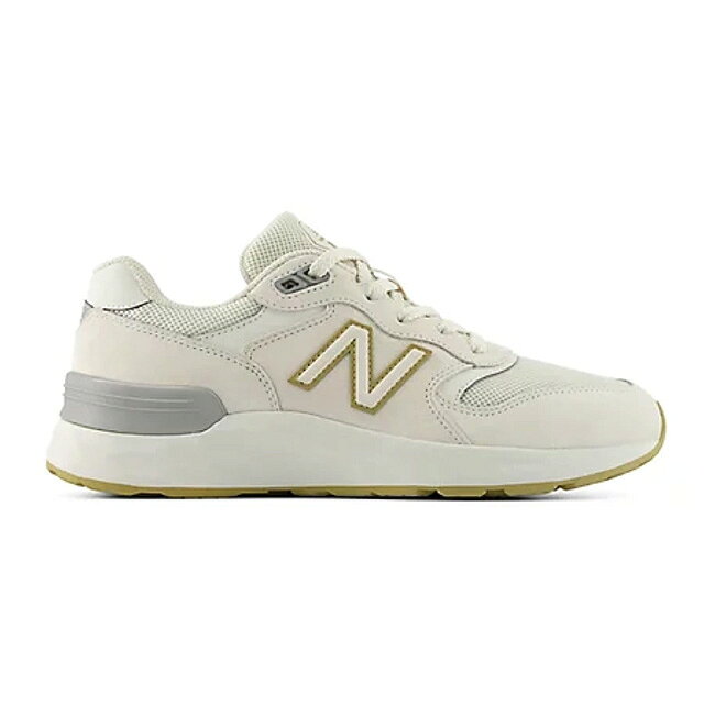 メーカー希望小売価格はメーカーカタログに基づいて掲載していますSpec ブランド名 New Balance ニューバランス 商品名 Fresh Foam X Walking 880 v7 フレッシュフォームXウォーキング880 v7 Linen(ワイズ：D) メーカー型番 W88087V サイズ 23cm〜24.5cmワイズ：D※メーカーサイズ参照 カラー Linen(Linen with sea salt) 詳細 &nbsp; ファッション性のあるアッパーデザインと落ち着いたカラーリングを採用したスマートウォーキングシューズです。Fresh Foam Xミッドソールが、長時間のウォーキングでも卓越したクッション性を提供します。【特徴】・Fresh Foam Xミッドソールは、卓越したクッション性を実現し、驚異的な快適さを提供します。・Walking Strike Pathアウトソールテクノロジーが、歩行時の足の動きを自然にガイドします・Nduranceラバーアウトソールが、摩耗しやすい部分をしっかりカバーし、耐久性を高めます。・追加サポートを提供する外付けヒールカウンター----------------------------------【素材】スエード／メッシュアッパーこの商品には豚の革が含まれます。 ------------------------------------------------------------ ※モニタやPC環境等により実物と多少色合いが異なって見える場合もございます。 ※外箱がある商品につきましては生産、運搬の過程上、商品の箱(外箱)に多少の汚れや、破れ等が生じる場合がございます。 予めご了承の上お買い求め頂きます様、よろしくお願いいたします。 ※パターン生地を使用している商品によってはパターン位置に個体差がございます。予めご了承下さい。 ※一部商品画像にメーカー提供画像を使用している商品もございますので、仕様が予告なく変更される場合がございます。 ※複数のショッピングモールで同時販売しておりますので、在庫切れになってしまう場合がございます。 厳重に注意し在庫システムで管理を行っておりますが、お買い上げいただいた商品が品切れになってしまう場合がございます。 また、人気商品に関しましても複数のお客様が一度に購入を行い、在庫の反映が間に合わずご購入できてしまう場合がございます。 その際はお客様には必ずご連絡をさせていただきますが、万が一入荷予定がない場合はキャンセルさせていただく場合がございます。 大変申し訳ございませんがあらかじめご了承ください。 ※メール便発送対象商品に関しましては、メール便規定料金にてお送りします。 ※ガス缶などをご使用いただく商品の場合、同メーカーのものをご使用いただくことを推奨しております。 製品不良などが起こった場合、保証対象外となる場合がございます。 ------------------------------------------------------------