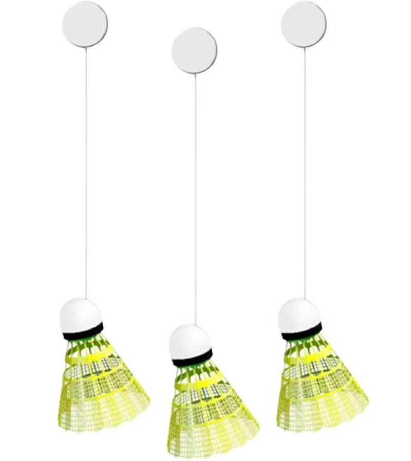 【便利な家庭用】：このバドミントントレーニング器具を使用すると、ボールを拾う必要がなく、自宅でバドミントンをプレイできます。自宅で楽しく楽しくトレーニングするのに最適です。 【耐久性のある素材】: ナイロン製のこのバドミントントレーナーは、プレイに耐えるように設計されています。傷つきにくくパワーも強いのでパワーや技術の向上に最適です。 【取り付け簡単】: バドミントン自己練習トレーナーには跡のないステッカーが付属しており、簡単に取り付けられます。壁を傷つけずにしっかりと押すだけです。どこにでも設置できるので多用途に使えて便利です。