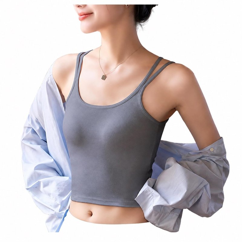 　　　 ◆◇◆売れている秘密◆◇◆ 【魅力的なバックデザイン】背中を美しく見せるダブルストラップのバッククロスデザインが特徴のバックオープン キャミソールです。ヘルシーな肌見せが叶うスタイリッシュなレディース インナーとして、背中が開いたドレスやアウターとの相性もで、女性らしさを引き立てるされたシアースタイルを演出します。 【1枚で決まるカップ付き】便利なブラカップ一体型のブラトップなので、ブラジャーのストラップが見える心配がありません。締め付け感のないノンワイヤーブラ仕様でありながら、胸元を優しく包み込んで美しくホールドします。下着のラインが響きにくく、これ一枚で外出時のインナーとしても大活躍します。 【極上のフィット感と着心地】柔らかく伸縮性に優れた素材を使用したカップ付き インナーです。肌に吸い付くような優しいフィット感で、汗ばむ季節でも蒸れにくく快適に過ごせます。おうちでのリラックスタイムに最適なルームウェアとしてはもちろん、ヨガや軽めのフィットネスなどのアクティブシーンにもおすすめです。 【優れた耐久性とイージーケア】型崩れしにくい丁寧な縫製で作られたタンクトップ レディースは、自宅で簡単にお手入れができるため毎日のおしゃれに重宝します。洗濯を繰り返してもヨレにくく、しなやかな肌触りと美しいシルエットを長く保ちます。細部までこだわり抜いた安心の品質をお届けします。 【幅広いコーディネートに活躍】トレンドのショート丈 トップスとして、ハイウエストのボトムスやデニムと合わせるだけで今っぽい抜け感のあるコーデが完成します。シャツやジャケットを羽織る重ね着 インナーとしても優秀で、春夏のアウタースタイルから秋冬の内着までオールシーズンマルチに使えます。 　　　◆◇◆注意事項◆◇◆ご覧のモニターの環境、撮影環境により実物と色味が異なって見える場合がございます。湿った状態で他のものと擦り合わせると色が移る恐れがあります。濃色品の洗濯時は、白色、淡色と分けて洗ってください。説明 -