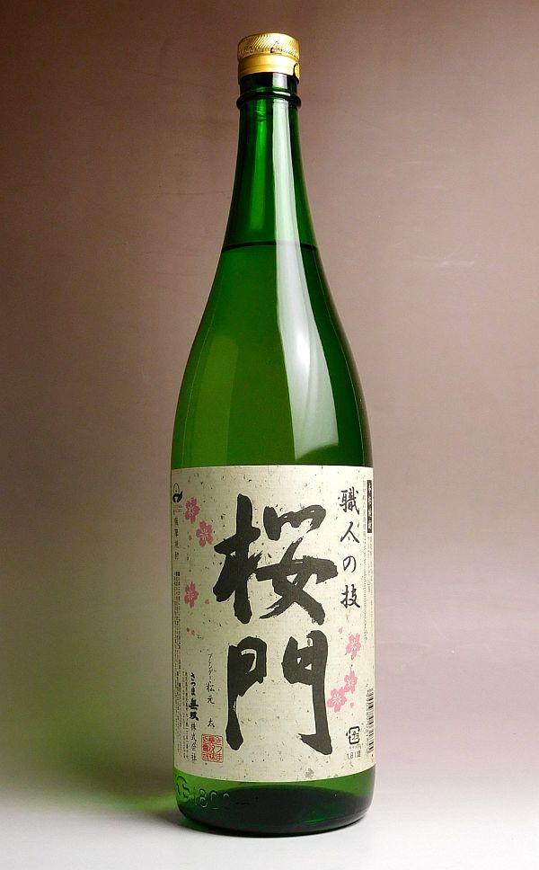 お酒（2000円程度） 桜門25度1800ml 【さつま無双】【芋焼酎 いも焼酎 鹿児島 手土産 楽天 プレゼント ギフト 1.8l あす楽 イモ焼酎 芋 内祝い 誕生日 贈答 お酒 還暦祝い 定年退職 焼酎 還暦 お祝い 内祝 酒 退職祝い】