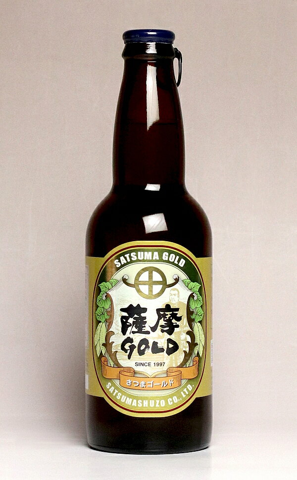 発泡酒 薩摩GOLD 4.5度 330ml さつまごーるど 枕崎市　　薩摩酒造 サツマイモでつくられた九州限定の発泡酒！琥珀色をした甘い香りの苦味の少ないライトタイプです ●サツマイモを使った九州限定の発泡酒です。 　　※「裏ラベル」に次のような書き込みがあります 　　芋焼酎メーカーとして、サツマイモの風味を芋焼酎に生かす研究のかたわら、 　　サツマイモの知られていない本来の魅力を、より直接的に引き出すことのできる 　　商品開発を進めてきました。 　　その中から 薩摩の真の地ビールと呼ばれるような商品が誕生しました。 　　サツマイモ発泡酒にサツマイモの新しい浪漫を感じ取っていただければ幸いです。 ●南薩摩特産のサツマイモ（黄金千貫）を原料にラガータイプの酵母でじっくりと貯蔵・熟成させ てつくられました。琥珀色が美しいピルスナータイプです。 ポリフェノールが豊富に含まれています。 薩摩RED 330mlサイズはコチラから 薩摩BLACK 330mlサイズはコチラから 容　量：330ml 原材料：サツマイモ　麦芽　ホップ アルコール度数：4.5度