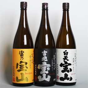 ギフト対応 鹿児島の有名銘柄・西酒造の誇る富乃宝山1800ml・吉兆宝山1800ml・白天宝山1800mlの3本セットです。焼酎好きのあの方にきっと喜んでもらえる逸品です。 黄麹で造る　富乃宝山　　　　生産者　西酒造（株） 　日本酒の麹である黄麹と吟醸酵母が産み出す香り高い芋焼酎。（ラベルが黄色なので黄麹と覚えやすい。）好ましい飲みやすさを追求した芋焼酎であることは間違いありません。 黒麹で造る　吉兆宝山　生産者　西酒造（株） 　流行の黒麹で造られるコシのある芋焼酎。（ラベルが黒色なので黒麹と覚えやすい。）お湯割りでも乱れない芯の強さがあり、たっぷりとした味わいはほっとする芋焼酎の原点の味わいです。 白麹で造る　白天宝山　生産者　西酒造（株） 　季節限定品の白麹仕込み。辛口のキレのよさと、舌の上で転がすときに感じるやわらかな甘みを同時に楽しめます。白麹仕込みが持つよさを、明確にすることにこだわった一本です。 ■こんな用途におすすめです■ 【お祝いごと】お祝い 内祝 結婚祝い 引き出物 ご結婚 ブライダル 還暦祝い 古稀 祝い 二十歳 成人式 成人祝い 就職祝い 退職祝い 定年 転勤 昇進 開店 景品 賞品 粗品 コンペ 金婚式御祝 銀婚式 新築祝い 創立 誕生日 バースデー 生まれ年 記念年 命名 記念年 【季節の贈り物】父の日 母の日 敬老の日 お中元 御中元 夏 ギフト クリスマスプレゼント クリスマス パーティー お歳暮 御歳暮 冬ギフト gift 年末年始 年賀 お正月 バレンタイン ホワイトデー お返し 手土産 ご挨拶 ハロウィン 【こんな方に】 お父さん お母さん 両親 父母 兄弟 姉妹 彼女 彼氏 友人 男友達 女友達 先生 職場 上司 先輩 後輩 同僚 あの方 【ギフト対応】 ギフトラッピング 無料ラッピング 無料メッセージカード フリーメッセージカード のし対応 無料プレゼントボックス リボン包装 記念品 お礼 イベント プチギフト 人気 セレクション 【ワイン通販】【楽天】【Higuchi Wine】【ヒグチワイン】 結婚 厳選 高級 記念品 周年 飲み比べ プレゼント オススメ パーソナル wine宝山　西酒造　 【西酒造】 黄麹で造る　富乃宝山720ml 　12本セット 価格 18,852円詳細はこちら 【西酒造】 黒麹で造る　吉兆宝山 720ml　12本セット 価格 18,852円 詳細はこちら 【西酒造】 黄麹で造る　富乃宝山1.8L　6本セット 価格 18,606円詳細はこちら 【西酒造】 黒麹で造る　吉兆宝山 1.8L　6本セット 価格 18,606円詳細はこちら 【西酒造】 白麹で造る　白天宝山 1.8L　6本セット 価格 18,606円詳細はこちら 【西酒造】 富乃宝山・吉兆宝山　720ml　2本詰め　ギフトセット 価格 3,142円詳細はこちら 【西酒造】 黄麹で造る　富乃宝山720ml 　12本セット 価格 18,852円詳細はこちら 【西酒造】 黒麹で造る　吉兆宝山 720ml　12本セット 価格 18,852円 詳細はこちら