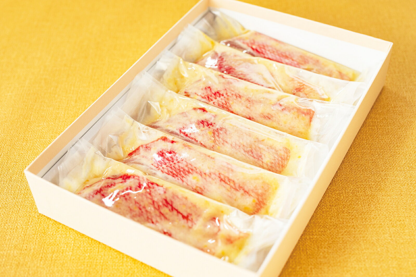 葉山日影茶屋 三崎黒潮キンメ西京漬（金目鯛）6枚入MKS-6 全国送料無料 高級 ギフト 金目鯛 お手土産 お惣菜 ブランド お取り寄せ グルメ お歳暮に※のし、手提げ袋をご希望の方は購入ページから選択、または配送希望の自由記入欄に記入してください。