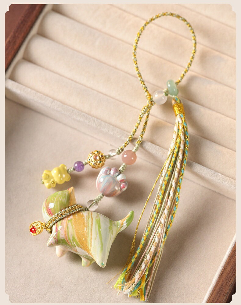 【ハンドメイド】漆仕上げ 招き猫モチーフ バッグチャーム／キーリング 天然素材 × 手編み紐｜3色展開 チャーム ストラップ ギフト プレゼント 記念日 お祝い プチギフト 男女兼用 ハンドメイド 天然 手作り