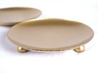 【当店オススメ】 金属製 香皿 華やかなゴールド ラウンドトレー1皿 （セージ パロサント 香皿のご使用..