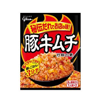 余計な熱を加えないので風味が活きた「秘伝だれ」と「具」で仕上げる炒飯の素です。ジュワッ!と香ばしい「秘伝だれ」で仕上げる、キムチのコクと旨みが効いた味わい。ごはんと卵を準備して、3分半で仕上がります。グルメ 食品