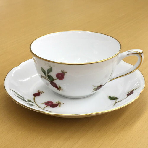 【 あす楽 土日・祝日対応 】皇室御用達 大倉陶園 日本製 バラの実 コーヒーカップ＆ソーサー 200ml [ブランドロゴ入りギフトBOX] 人気 ギフト 御祝 結婚祝 出産祝 新築祝 結婚内祝 出産内祝 新築内祝 各種内祝 快気祝 粗品 景品 記念品 歳祝のサムネイル