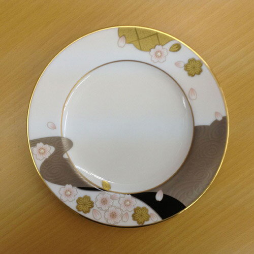 ノリタケ ( NORITAKE ) 日本製 あやみなも 21cmプレート [ブランドロゴ入りギフトBOX] 人気 ギフト 御祝 結婚祝 出産祝 新築祝 結婚内祝 出産内祝 新築内祝 各種内祝 快気祝 粗品 景品 記念品 歳祝