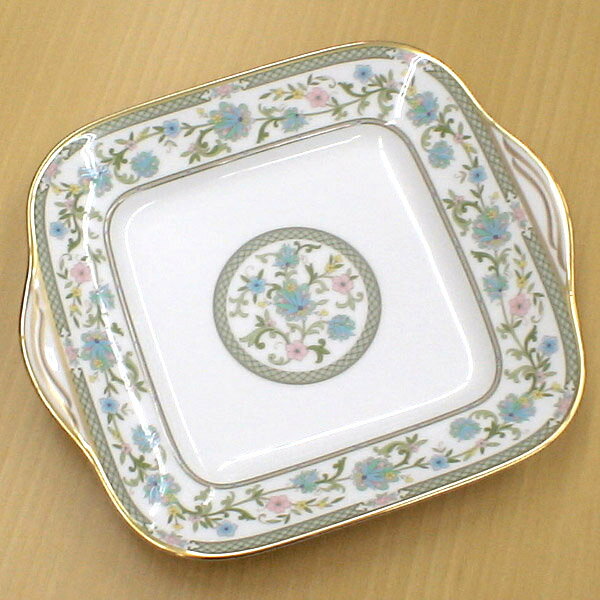 ノリタケ ( NORITAKE ) 日本製 ヨシノ スクエアプレート 角大皿 [ブランドロゴ入りギフトBOX] 人気 ギフト 御祝 結婚祝 出産祝 新築祝 結婚内祝 出産内祝 新築内祝 粗品 景品 記念品 歳祝