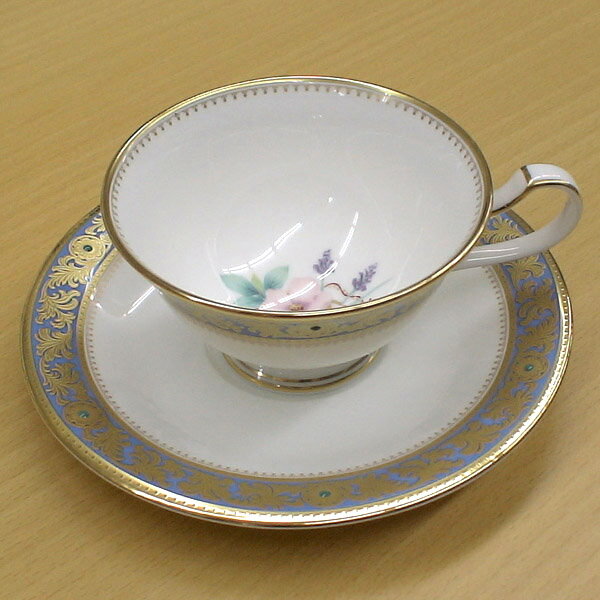 ノリタケ ( NORITAKE ) 日本製 グランブロシェ ティー・コーヒーカップ＆ソーサー 220ml  人気 ギフト 御祝 結婚祝 出産祝 新築祝 結婚内祝 出産内祝 新築内祝 各種内祝 快気祝 粗品 記念品 歳祝