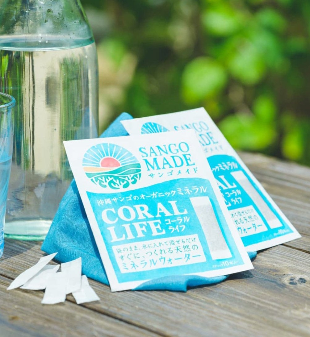 『サンゴメイド コーラルライフ』は、自然の恵みをたっぷりと詰め込んだお水を作ります。 &nbsp; 南国沖縄の美しい海で育まれた風化造礁サンゴ粒を主原料とするコーラルライフは、カルシウム、カリウム、ナトリウム、鉄分をはじめ、数多くの天然ミネ...