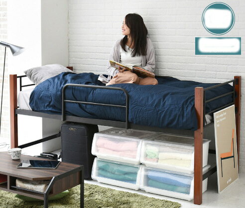 あえて中途半端に高めのベッド（下のすき間の高さ53cm)