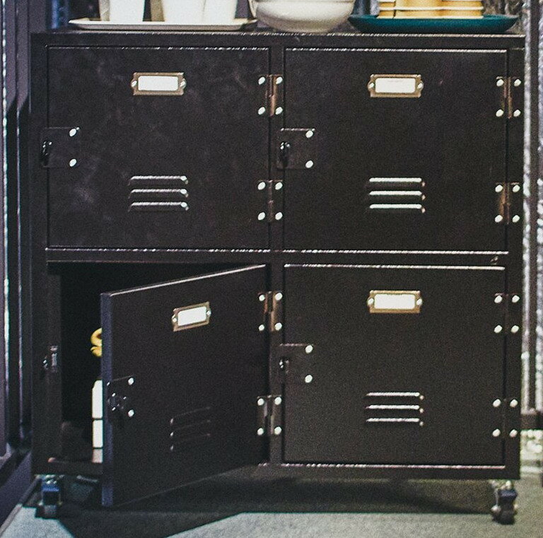 4人用 インダストリアル ロッカー 金庫 施錠穴あり 南京錠 カギ 鍵 を通す穴あり キャスター付き 貴重..