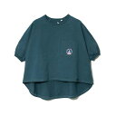 go slow caravan定番のUSAコットン天竺TEE☆ タポッとしたバルーンスリーブがポイントのプルオーバーTeeが新色で登場! ゆったりとしたサイズにワンポイントとなる胸ポケットに刺繍のシンプルデザイン。 少し長めの丈は気になるヒップラインが隠れる丈感です。 生地には定番のUSAコットンを使用。米綿ならではのシャリ感と柔らかさはデイリーウェアにピッタリ！丈夫で安心感のある生地です。 ■カラー：ブルーグリーン ■サイズ：レディスF ( 1 ) / ( バスト/71cm、着丈/70cm、裄丈/54cm ) ■素材：綿100% 検索ワード：アウトドアウェア トレッキングウェア 半そで ショートスリーブ