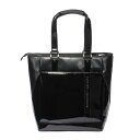 ■カラー：BLK(10) ( ブラック ) ■サイズ：W32×D18×H41cm ※製品によって仕上りサイズに多少の誤差がありますのでご了承下さい。 ■素材：合成皮革 ( PU ) ■特徴： ・縦長スタイルのトートバッグ。 ・特徴的な手が込んだ生地の切り替えをしつつ、トーナル（単色）で仕上げているので、飽きずに持ちやすい仕上がり。 ・ハンドルには鋳物製の角形金具採用で高級感ある仕上げ。 ・背面には汚れが処理しやすいP-EVA素材採用のシューズポケット装備。 ・外ポケット1個、内ポケット2個。 ■原産国：中国 検索ワード：ゴルフ バッグ かばん 鞄 ジムトート ジムバッグ TTBA