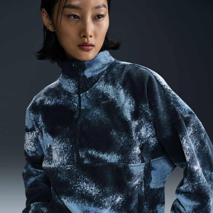 【全品対象最大10%OFF!11/20 20:00〜11/27 1:59】ナイキ スウェット レディース F ONEポーラーフリース総柄HZトップ FZ6970...