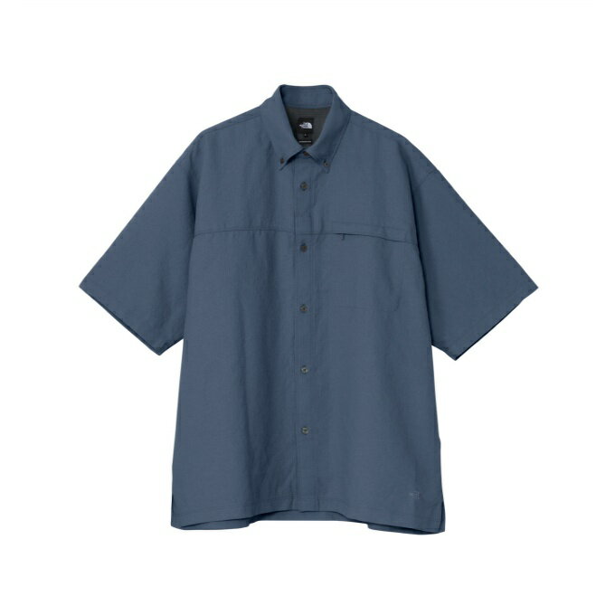 高通気とUVカットを両立したリネン調の機能素材を採用した「Awning」コレクションの半袖シャツ。 ワッフル調の生地は肌離れがよく、通気性のよさも特徴。光の透過を抑えるセラミック粒子の含有質を高めた糸を使用することで、UPF値と遮熱性を高め...