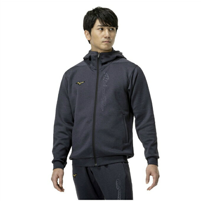 デボス加工のミズノプロロゴ、ストレッチと柔らかな着心地が特徴のストレッチスウェットフーディ。 ■カラー：10オデッセイグレー ■サイズ：M、L、O、XO ■組成：本体/ポリエステル95%、ポリウレタン5%、袖口切替/ポリエステル82%、ポリウレタン18% ■原産国：インドネシア製 ■機能： ダイナミックPLUS ダイナモーションフィット 検索ワード：スウェット上 スエット スウエット フードパーカー パーカー スポーツウェア トレーニングウェア 野球ウェア ウエア