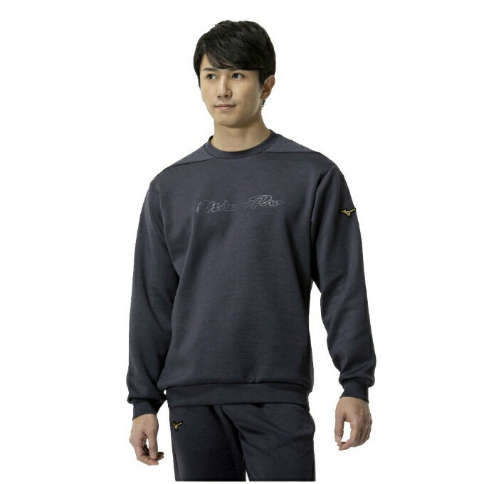 デボス加工のミズノプロロゴ、ストレッチと柔らかな着心地が特徴のストレッチスウェット丸首。 ■カラー：10オデッセイグレー ■サイズ：M、L、O、XO ■組成：本体/ポリエステル95%、ポリウレタン5%、袖口切替/ポリエステル82%、ポリウレタン18% ■原産国：インドネシア製 ■機能： ダイナミックPLUS ダイナモーションフィット 検索ワード：スウェット上 スエット スウエット ジップジャケット フードパーカー パーカー スポーツウェア トレーニングウェア トレーニングジャケット 野球ウェア ウエア