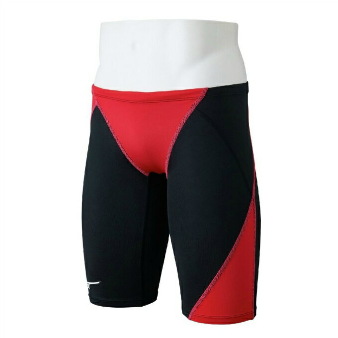 WORLD AQUATICS承認 低抵抗・撥水加工ニット素材のレース水着、GX・SONIC STREAM。 環境に配慮したエコフレンドリー素材であり、バイオミメティックス由来のリブレット構造で低抵抗を実現した、撥水・ストレッチニット素材：Stream Fit Ribtex 使用の競泳レース用水着“GX・SONIC STREAM” ※競泳用水着のため、フィットネス水着にくらべてフィット感がタイトに感じられる場合があります。 ■カラー：96BKRD(ブラック×レッド) ■サイズ： S(股下/25.5cm、ウエスト/71～77cm) M(股下/26.5cm、ウエスト/75～81cm) L(股下/27.5cm、ウエスト/79～85cm) XL(股下/28.5cm、ウエスト/83～89cm) ※製品によって仕上りサイズに多少の誤差がありますのでご了承下さい。 ■素材：ポリエステル83%、ポリウレタン17% ■材料：この商品には、リサイクルポリエステル繊維が50%以上使用されています。 ■原産国：ベトナム、日本 ■特長： ・撥水 ・2WAYストレッチ素材 ■仕様： ・無地切替のソリッドカラー配色 ・中当て裏地仕様 ・WORLD AQUATICS(国際水泳連盟)承認済み ※返品不可となります。 検索ワード：競泳用水着 競泳パンツ スイムウェア ハーフスパッツ