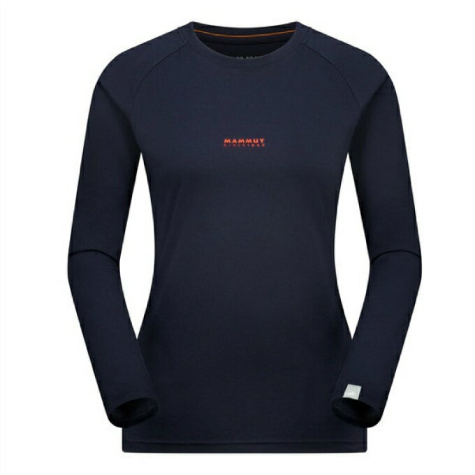 MAMMUTロゴを印象的に施した、スタイリッシュなアプローチのロングスリーブTシャツ。 カラーごとに異なるプリントデザインを採用していて、選ぶ楽しさが味わえる豊富なラインナップに。 すっきり着られるレギュラーフィットパターンで、幅広い体型をカバーします。 肌当たりがソフトな伸縮性のある素材を使用していて、動きやすく快適な着心地です。 左袖には、ワンポイントのタブをあしらっています。 ■カラー：ma-mrdPRT1 ( marine-mammut red PRT1 ) ■サイズ(実寸/cm)： S(EU-XS) ( 着丈/60、身幅/41、裄丈/78.5 ) M(EU-S) ( 着丈/62、身幅/43.5、裄丈/80.5 ) L(EU-M) ( 着丈/64.5、身幅/45、裄丈/83 ) ※製品によって仕上りサイズに多少の誤差がありますのでご了承下さい。 ■素材＆テクノロジー： ・Main Fabric 1 (B2B) / Polyester Circular Knit ・Main Fabric 1 - 面材料 (B2B) / 100% Polyester Sustainability ・Fair Wear ■縫製パターン：Regular Fit ■重量：158g ■特徴： ・肌にソフトな伸縮性のある素材を使用 ・カラーにより異なるプリント ・速乾性 ■原産国：ベトナム 検索ワード：アウトドアウェア トレッキングウェア ロンT ロングスリーブ 長そで