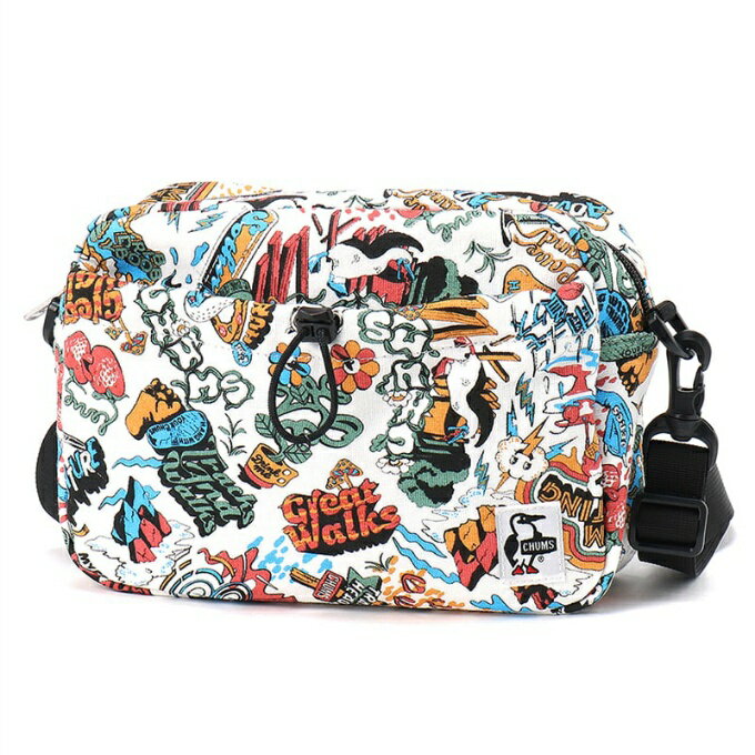 前面のギャザーポケットがアクセント、小さすぎず、ちょうどいいサイズ感のショルダーポーチ ■カラー：WALKS ■サイズ：H 18 X W 25 X D 8cm ※製品によって仕上りサイズに多少の誤差がありますのでご了承下さいませ。 ■素材：Sweat Cotton70％　Polyester30％ ※スウェット生地表面に撥水、撥油、防汚性能を持たせた加工剤を採用。 ■原産国：中国 ■仕様： ・容量/約3.5L ・長財布や500mlペットボトルがすっきり収まるサイズ感 ・本体口/ファスナー仕様 ・前面/ギャザーポケット付き ・内側/小物整理に便利なポケット×2 ・ショルダーストラップは取り外しでき、ポーチとしても使える2way仕様 ■特性： 柔らかなスウェット素材をメインに、裏地や負荷が多くかかる箇所には高強度のポリエステル素材を合わせた、CHUMS定番のバッグシリーズ。 表面には撥水・撥油・防汚性能を備えた「Asahi Guard E-SERIES」加工を施しており、水や汚れに強く、アウトドアや普段使いにぴったりです。 検索ワード：バッグ かばん 鞄 ショルダーポーチ 斜めがけ SHLD