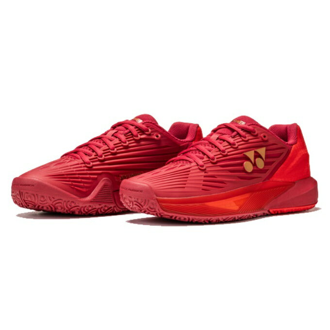 新形状パワークッションプラスが生む高速の切り返しで、形勢逆転の1打を放つテニスシューズ ■カラー：RBYR ( 338 ルビーレッド ) ■サイズ：23.5～24.5cm ■素材： アッパー/合成繊維+合成樹脂 ミッドソール/合成樹脂 アウトソール/ゴム底 ■特長： ・ローカット ・クレー、砂入り人工芝用 ・パワークッションプラス/弊社独自の衝撃吸収性と反発性を併せ持つ衝撃吸収素材パワークッション。パワークッションに反発性の高い特殊樹脂を添加し、格子状に＋型の溝を最適な間隔と深さで配置した新構造を採用した「パワークッションプラス」は、従来の軽量性を保ちつつ、衝撃吸収性を28%、反発性を62%向上させ(一般的な衝撃吸収材[EVA]との比較)、12mの高さから落とした生卵が、割れずに6m以上跳ね返る新衝撃吸収反発素材です。 ・ラウンドソール R5/R7/R10 /アウトソール外周全体に丸み（3種類）を持たせ、自然な着地と蹴り出しを可能に。 ※数字が大きいほど、ソール外側の丸みが大きく、安定性重視。 特許第4958505号 ・ヒールコンタクトラウンドソール/かかと部の丸みを大きくし、コートとの接地面を拡大。スムーズな着地が可能。 ・トウアシストシェイプ/親指の圧迫感を解消したつま先設計とし、さらに中足部とかかと部のサポート性を高め、シューズ内の足のズレを抑える。 ・フェザーバウンスフォーム/軽量素材ハイパーフェザーライトをベースに反発性を向上。ソール全体に低硬度の状態で搭載できるため、軽さ、クッション性を維持しつつも高い推進力を実現する。 ・デュラブルスキン/シューズの安定性を高める優れた保形力とサポート性を持ちながら、耐摩耗性、耐熱摩耗性を向上させた素材。 ■原産国：ベトナム 検索ワード：硬式テニス ソフトテニス テニス オムニ クレー クレイ オムニクレー オムニコート 砂入り人工芝コート クレーコート クレイコート オムニクレーコート オムニクレイコート ソフトテニスシューズ
