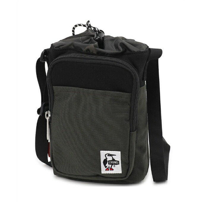 アクティブに出かけたい日にうれしい、ドリンクが入るミニショルダーバッグ(約2L) ■カラー：BK/CH(Black/Charcoal) ■サイズ：F(H 19 X W 13 X D 8cm) ※製品によって仕上りサイズに多少の誤差がありますのでご了承下さい。 ■容量：約2L ■素材：Sweat Cotton70%、Polyester30% ※スウェット生地表面に撥水、撥油、防汚性能を持たせた加工剤を採用。 ■原産国：CHINA ■特徴： 素材特性/ カジュアルなスウェット素材をベースに、負荷のかかりやすい部分には耐久性に優れたナイロン素材を組み合わせた、CHUMS定番のバッグシリーズ。スウェット表面には、撥水・撥油・防汚性能を備えた「Asahi Guard E-SERIES」加工剤を採用し、水や汚れに強く、アウトドアシーンでも安心して使用できます。 商品特性/ ・一般的な500mlペットボトルに対応 ・ドリンクをはじめ、小さめのお財布やスマホなどが収まるサイズ感 ・本体口/巾着仕様 ・前面/ファスナーポケット(スマホ収納可)、ポケット ※画像の商品は光の照射や角度により、実物と色味が異なる場合がございます。 ※柄ものは生地の取り都合によりプリントの出方が一点一点異なります。 検索ワード：バッグ かばん 鞄 ショルダーポーチ 斜めがけ SHLD