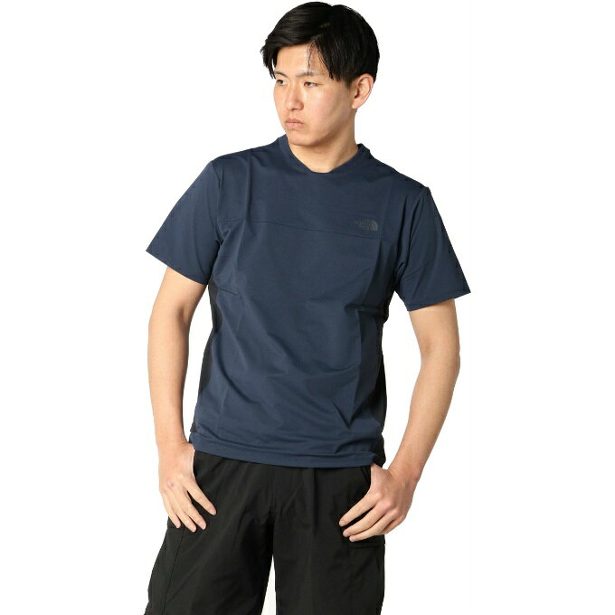 ■カラー：UN(アーバンネイビー) ■サイズ： S(着丈/64cm、身幅/50cm、肩幅/42cm、袖丈/21cm、裾幅/50cm、袖口幅/17cm) M(着丈/66cm、身幅/53cm、肩幅/44cm、袖丈/22cm、裾幅/53cm、袖口幅/18cm) L(着丈/68cm、身幅/55cm、肩幅/46cm、袖丈/23cm、裾幅/55cm、袖口幅/19cm) XL(着丈/70cm、身幅/57cm、肩幅/48cm、袖丈/24cm、裾幅/57cm、袖口幅/19cm) ※製品によって仕上りサイズに多少の誤差がありますのでご了承下さい ■素材： Recycled Polyester Tech Knit ポリエステル52%、複合繊維(ポリエステル)48% ■原産国： 中国 ■特徴： ドライな着心地と動きやすさを備えたニットTシャツです。 素材は、高い吸汗速乾性をもったTHE NORTH FACE独自の「FLASHDRY」を採用。 ハリ感のある生地で肌離れがよく、襟はすっきりするデザインで、腕上げしやすいサイドパネル仕様です。 UVケア(UPF15-30、紫外線カット率85%以上)機能付き。 繊維に付着したバクテリアの繁殖を抑え、汗によるにおいの発生を軽減する抗菌防臭加工を装備。 暖かいシーズンのアクティブなシーンに活躍します。 ■素材・テクノロジー： FLASHDRY QUICK DRY Stretch UV CARE DEORANGE ニオイの元となる繊維上の細菌の増殖を抑制し、長時間にわたってニオイから衣服を守るTHE NORTH FACE独自の抗菌防臭加工。 ■着用サイズ：L(身長/180cm) 検索ワード：アウトドアウェア トレッキングウェア 半そで ショートスリーブ