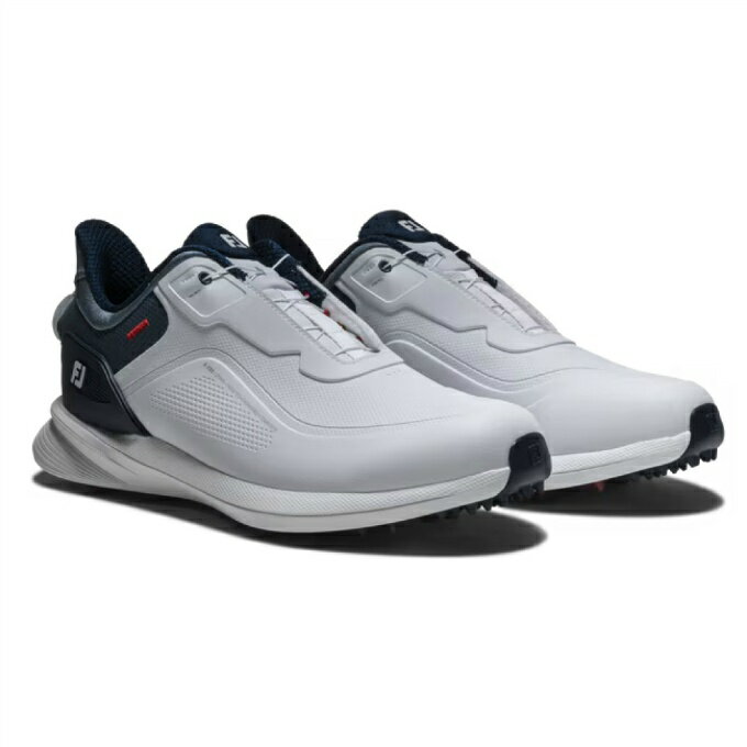 革新的なスパイクレスシューズが登場 デザインと構造を再設計し、前作比10％の軽量化、30％のグリップ力向上を実現。 ■カラー：WH/BL ( ホワイト/ブルー ) ■サイズ：24.5-28.0cm ■幅：Wide ■素材：防水人工皮革 ■原産国：ベトナム ■特徴： ・Z-TECパフォーマンス / 新開発の3層構造Z-TECアッパーがスイング中の動きをサポート。安定性と柔軟性を兼ね備え、足元のエネルギーを適切にスイングに伝達。 ・ツアーレベルのグリップ力 / 最適なトラクションパターンが配置されたARCTrax/SLアウトソールが、あらゆるライにおいてツアーレベルのグリップ力を発揮。前作比でグリップ力30％向上。 ・快適性にこだわり抜いた設計 / 前作よりさらに約10%軽量化。踵部分に配置されたStratoFOAMが歩行時の衝撃を吸収。立体成型の踵構造と通気性に優れたメッシュライニングが1日中快適な履き心地を提供。 索ワード：ゴルフスパイク 靴 シューズ くつ