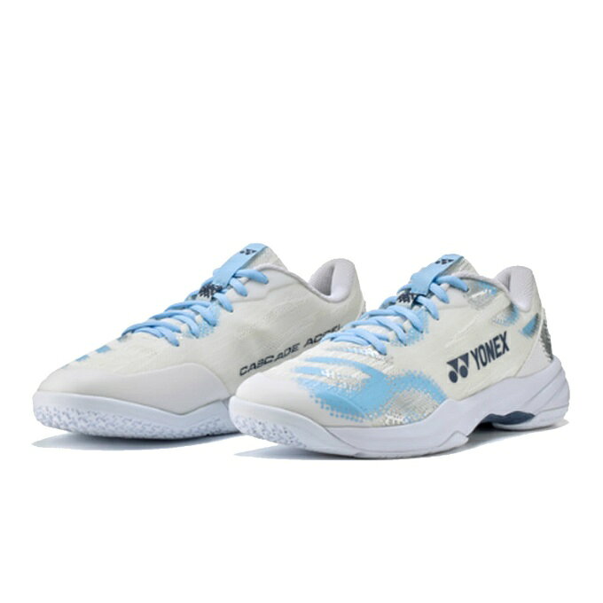 ■カラー：W/LB( ホワイト／ライトブルー ) ■サイズ：22.0～25.0cm ■素材： アッパー/合成繊維 ミッドソール/合成樹脂 アウトソール/ゴム底 ■原産地：中国 ■その他：日本バドミントン協会審査合格品 ■機能：パワークッション,デュラブルスキンライト,ダブルラッセルメッシュ,トウアシストシェイプ,ラウンドソール,ラディアルブレードソール ■特徴： ・パワークッション(R) パワークッションはヨネックスが独自に開発した軽量衝撃吸収材。着地時に受ける衝撃を和らげながら、そのエネルギーを次のフットワークに変換する。 ・ミッドカット／ローカット ミッドカットは外側のくるぶしを包み込んで、足首のホールド性が高い。ローカットは足首周りの可動域が広く、動きやすい。 ・2Eスリム設計／3E設計／4Eワイド設計 品番により足囲寸法の設計が異なり、2Eはスリム、3Eは標準、4Eはゆったり設計。 ・デュラブルスキンライト 薄くて強度のある素材。軽量性、柔軟性、フィット性に優れる。 ・ダブルラッセルメッシュ アッパー、ソールの一部をメッシュにすることで通気性がアップ。シューズ内の環境を整え、より快適なプレーを実現。 ・トウアシストシェイプ 親指の圧迫感を解消したつま先設計とし、かつ、中足部とかかと部のサポート性を高めることで、シューズ内の足のズレを抑え、パワーロスのない素早いフットワークを実現。 ・ラウンドソール(TM) アウトソール外周の内側とかかと部に丸みを持たせ、自然な着地と蹴りだし時のパワーロスを軽減し、素早くスムーズなフットワークを実現。 ・ラディアルブレードソール パターンの変形を促した新形状採用ソール。更に縦・横・斜め方向へのグリップ性が向上。 検索ワード：バドミントン バトミントン シューズ