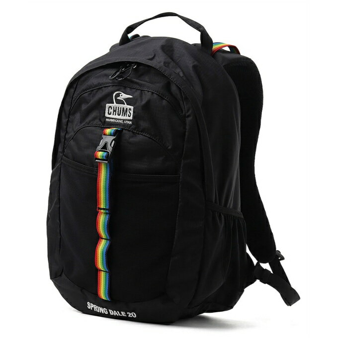 日常使いからアウトドアまで楽しめる、本格派バックシリーズ“Spring Dale”のバックパック ■カラー：BK/RAINBOW(Black/Rainbow) ■サイズ：H 43 X W 30 X D 15cm ※製品によって仕上りサイズに多少の誤差がありますのでご了承下さいませ。 ■素材：210D Double Rip Nylon100％ ■容量：約20L ■原産国：ベトナム ■仕様： ・軽トレッキング、日帰り旅行に適したサイズ感 ・背面はエアメッシュ+EVAフォーム仕様で湿気を逃し快適な背負い心地 ・安定性をサポートするチェストストラップ（ホイッスル付き） ・随所に配したナイロンテープには、カラビナ等で小物の吊り下げが可能 ■ポケット： ・前面/ストレッチメッシュポケット ・両サイド/ボトル収納に適したストレッチメッシュポケット ・本体内側/小物用ポケット ■シリーズ特性： アウトドアシーンで「まずはこれがあれば大丈夫」といえるバックパックを作りたいという思いから誕生した“Spring Dale（スプリングデール）シリーズ”。耐久性に優れた210Dダブルリップストップナイロンを使用。豊富な装備と使い勝手の良いサイズ感で、アウトドアからタウンユースまで幅広いシーンに対応します。 検索ワード：登山 トレッキング バッグ かばん 鞄 リュックサック リュック 20Lクラス