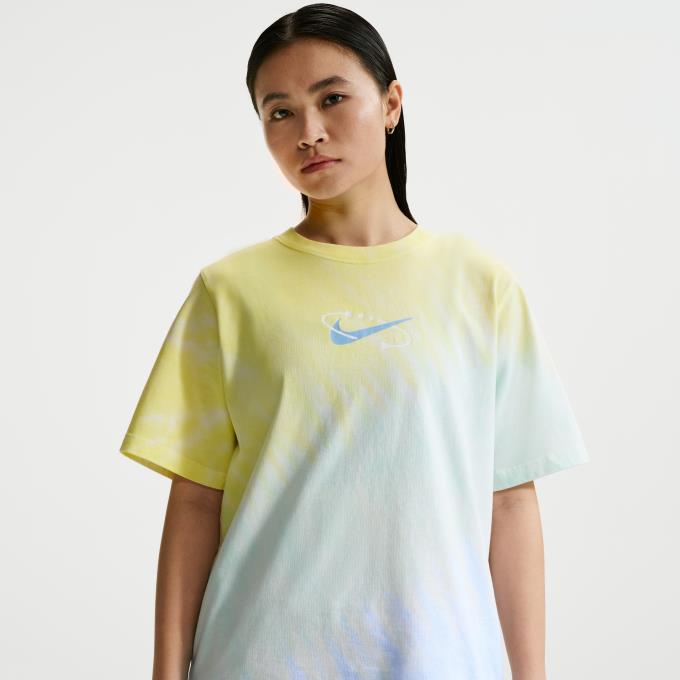 【6月10日限定！条件達成で最大6000ポイント還元！】ナイキ(NIKE) Tシャツ 半袖 レディース NSW PLPARTYグラデ 半袖T IR7557-714