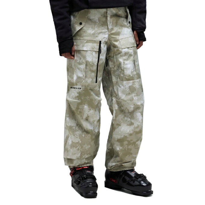 FNDry(TM) 15K/15K 2層構造シェルを採用し、15,000mmの防水性と15,000g/m2/24hの透湿性を確保。フロントはボタン＆フックのダブルクロージャーとジップフライ仕様。ウエストはベルクロ(R)ストラップとベルトループ付き。ハンド・カーゴポケットに加え、右腿にジップ付きポケットを配置。内腿ベンチレーション、ゴム入り裾、スノーゲーターを備えたレギュラーフィットモデル。 ■カラー：2AE CAMO ■サイズ：M、L、XL ■素材：ポリエステル100% ■生産国：中国 検索ワード：スノボ スノボー