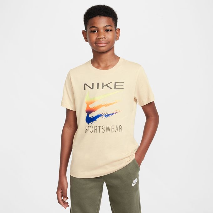 乐天商城 - 【メール便送料無料】ナイキ Tシャツ 半袖 ジュニア J NSW グラフィック Tシャツ HM5853-126 NIKE