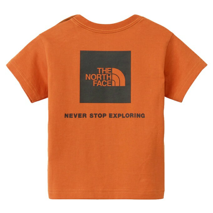 背面に大きなスクエアロゴを配置した半袖Tシャツのベビーモデル。自然な風合いのオーガニックコットンを使用しており、やわらかくなめらかな着心地です。脱ぎ着がしやすいよう、左肩ドットボタン仕様。大人共通デザインで、親子でお揃いのコーディネートが楽しめるアイテムです。 ■カラー：IB(アイアンブロンズ) ■サイズ：80、90 ■素材：Organic Cotton 天竺（綿100％） ■原産国：バングラデシュ ■機能：着脱しやすいように左肩ドットボタン仕様 検索ワード：アウトドアウェア トレッキングウェア 半そで