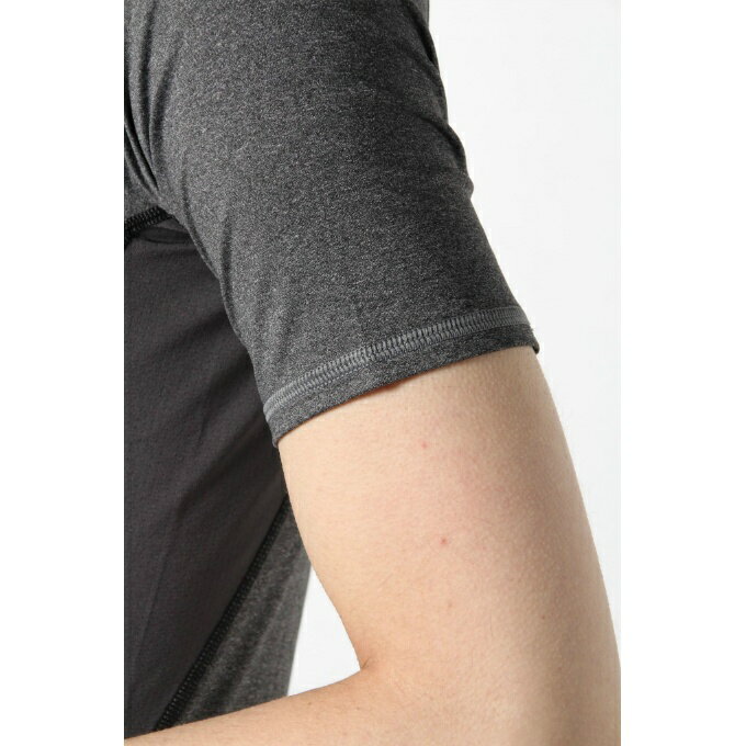 アンダーアーマーアンダーウェア半袖メンズUAヒートギアアーマーショートスリーブトレーニングMEN1358547-090UNDERARMOUR【メール便可】run