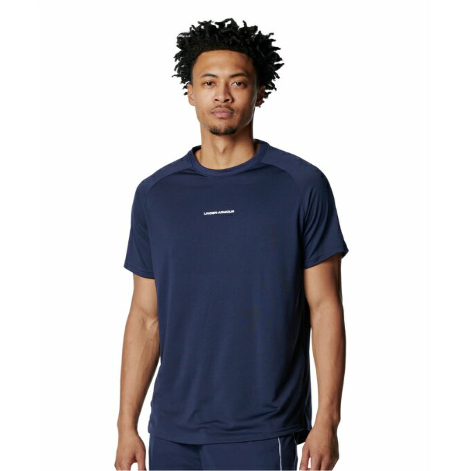 ■カラー：MDNV/WHT ( 410 Midnight Navy / White ) ■サイズ：S、M、L、XL ■素材：ポリエステル100% ■特長： ・100%ポリエステルにより軽量で、柔らかく風合いが良い ・後ろをやや長めにしてカーブをつけた裾 ・ゆったりと着用するタイプのルーズフィット ・ラウンドヘムにすることでより動きやすくなり、ストレス軽減 ・襟部分をリブにすることでシャツのズレを防げてより快適な状態でプレーできる ・Tech(テック)/吸汗速乾性と伸縮性を兼ね備え、柔らかな肌触りを提供する定番ファブリック ■フィットタイプ： ルーズ/ゆったりと着用するタイプ。 ■原産国：カンボジア 検索ワード：半袖Tシャツ 半袖シャツ 半そで Tシャツ 機能Tシャツ バスケットウェア プラクティスシャツ バスケットボール バスケ ウェア ウエア