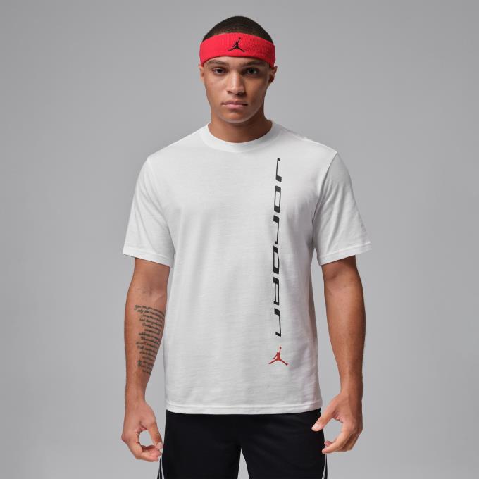 柔らかいジャージーニット素材を使用したTシャツに、速乾性を高めるテクノロジーをプラスしました。 さらりとした状態と集中力を維持し、ワークアウトをレベルアップできます。 ■カラー：WH/BK/UVRD(100/ホワイト/ブラック/（ユニバーシティレッド）) ■サイズ：M（US-S）、L（US-M）、XL（US-L） ■着用感：スタンダードフィット/定番の快適な着用感 ■素材：本体/綿 100% ■原産国：パキスタン ■機能：吸汗×速乾 ■特長： ・ Nike Dri-FITテクノロジーが、肌から汗を逃がしてすばやく蒸発。さらりと快適な状態をキープ。 ■商品詳細： ・ 洗濯機洗い可能 検索ワード：半袖Tシャツ 半袖シャツ 半そで Tシャツ 機能Tシャツ バスケットウェア プラクティスシャツ バスケットボール バスケ ウェア ウエア