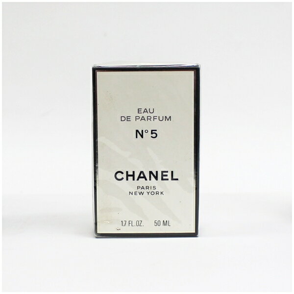 商品の詳細 商品名 シャネル 香水 NO.5 未開封 オードパルファム ボトルタイプ 50ml 中古 CHANEL ナンバー5 シリアル サイズ 50ml カラー 素材 商品ランク 状態 ボトルタイプのオードパルファムです。未開封品です。 【状態】未開封の為、中身の確認が出来ません。 経年劣化により、内容量が僅かに減っている場合もございますが、 ご理解の上でご購入をお願いいたします。 万が一、著しい劣化などがあった場合は、ご連絡ください。 出来る限りの対応をさせていただきます。 【特記事項】香水・マ二キュアなどの引火性液体は、空輸できません。ご了承ください。 お問合せ番号 53822 ブランド品ランク表 Sランク 新品同様でほとんど傷がなく綺麗な状態。未使用品。 Aランク 状態が比較的よいもの。目立つ傷や汚れのないもの。 Bランク 中古品で使用感が感じられるもの。小さい傷があるもの。 Cランク かなり使用感があり、目視して傷が確認できるもの。 Dランク 大きな傷があり、リペアが必要になるもの。 ＊ランク表は状態判断の参考にして下さい。 広告文責 販売元 株式会社向日葵 住 所 〒336-0031 埼玉県さいたま市南区鹿手袋3-26-8-102 電話番号 048-789-6633 備 考 当社では、ルイヴィトンをはじめ、エルメス シャネル コーチ セリーヌ グッチ ランバン バーバリー ブランドネクタイなど、レディース メンズ のブランドを格安にて販売しております。D240124y