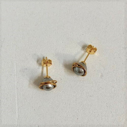 【ブラックフライデー限定クーポン配布中】【小型宅配】ピアス・イヤリング / ワイヤーコットンパール / グレー